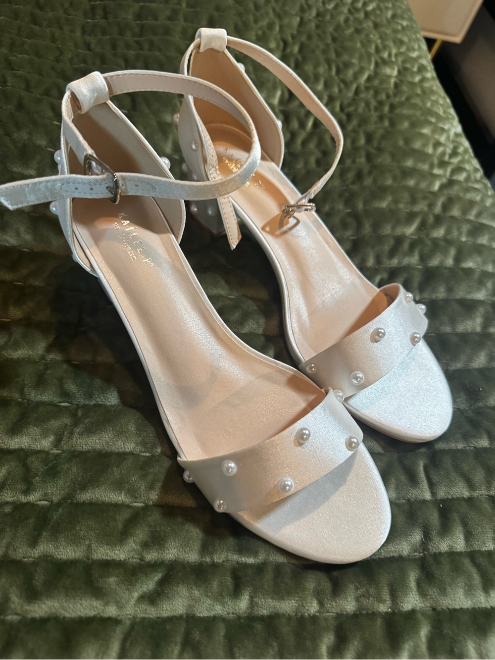 Kailee P White Block Heels with Pearls - size 11